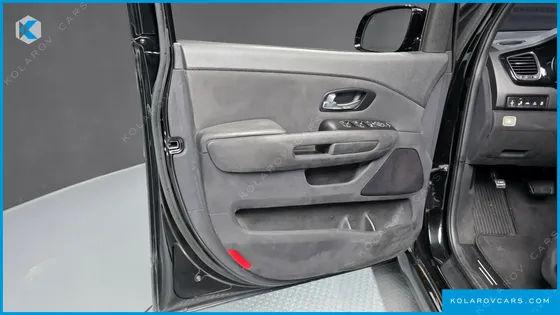 KIA CARNIVAL 9-SEATER HI-LIMOUSINE