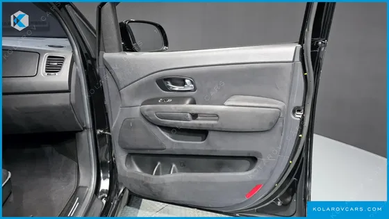 KIA CARNIVAL 9-SEATER HI-LIMOUSINE