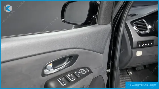 KIA CARNIVAL 9-SEATER HI-LIMOUSINE