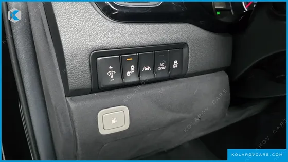 KIA CARNIVAL 9-SEATER HI-LIMOUSINE