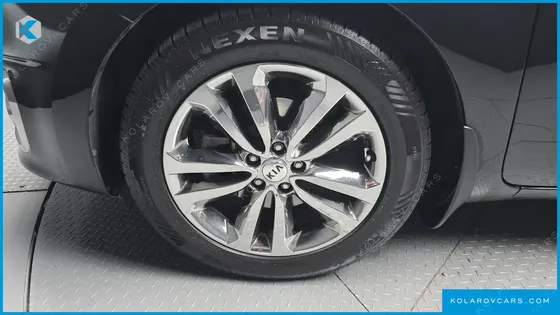 KIA CARNIVAL 9-SEATER NOBLESSE