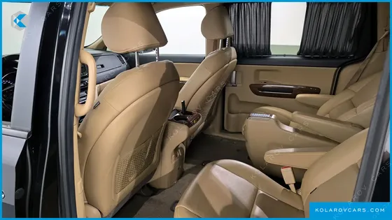 KIA CARNIVAL 9-SEATER HI-LIMOUSINE