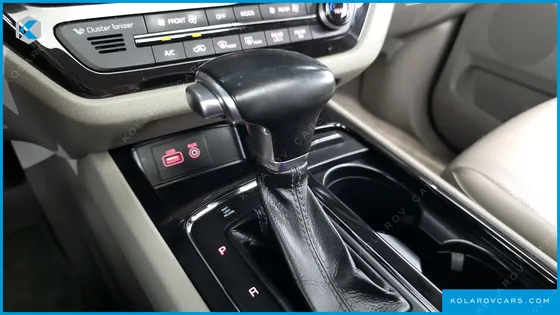 KIA CARNIVAL 9-SEATER PRESTIGE