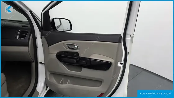 KIA CARNIVAL 9-SEATER PRESTIGE
