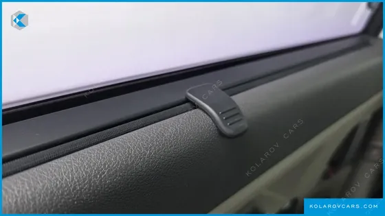 KIA CARNIVAL 9-SEATER PRESTIGE