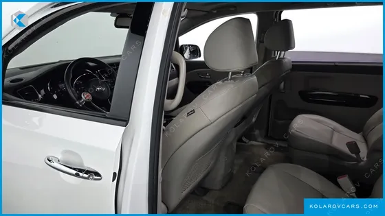KIA CARNIVAL 9-SEATER PRESTIGE