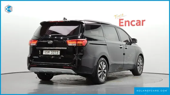 KIA CARNIVAL 9-SEATER LUXURY