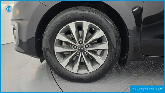 KIA CARNIVAL 9-SEATER LUXURY