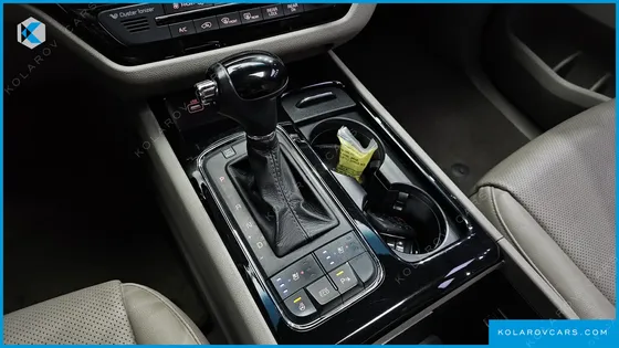 KIA CARNIVAL 9-SEATER PRESTIGE