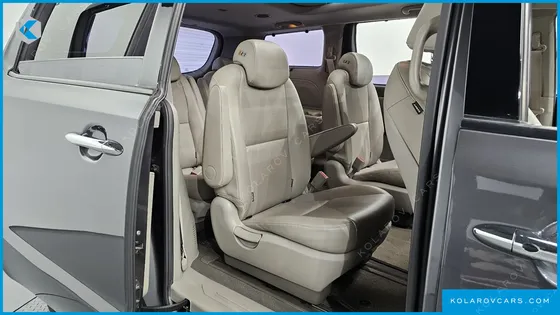 KIA CARNIVAL 9-SEATER PRESTIGE