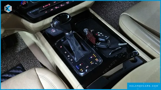 KIA CARNIVAL 7-SEATER LIMOUSINE