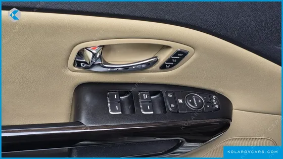 KIA CARNIVAL 7-SEATER LIMOUSINE