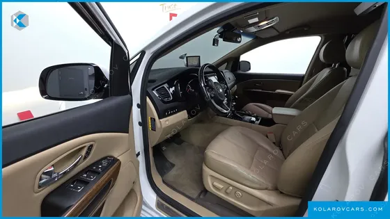 KIA CARNIVAL GASOLINE 7-SEATER HI-LIMOUSINE