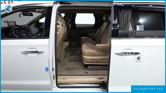 KIA CARNIVAL GASOLINE 7-SEATER HI-LIMOUSINE