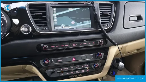 KIA CARNIVAL GASOLINE 7-SEATER HI-LIMOUSINE