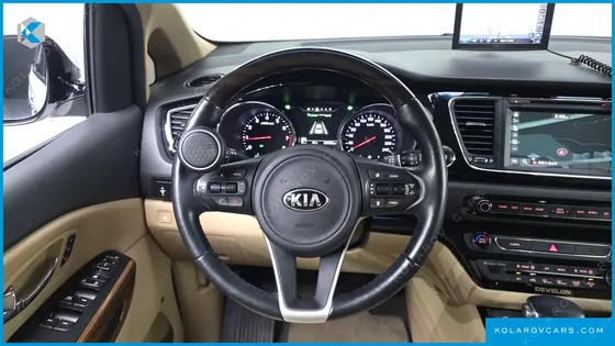 KIA CARNIVAL GASOLINE 7-SEATER HI-LIMOUSINE