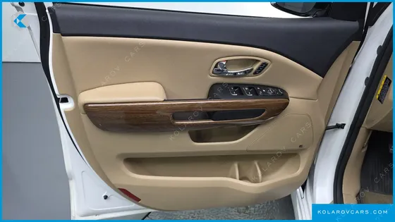 KIA CARNIVAL GASOLINE 7-SEATER HI-LIMOUSINE