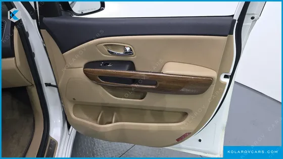 KIA CARNIVAL GASOLINE 7-SEATER HI-LIMOUSINE