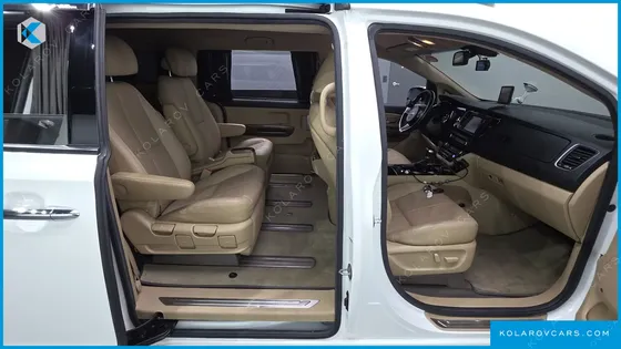 KIA CARNIVAL GASOLINE 7-SEATER HI-LIMOUSINE