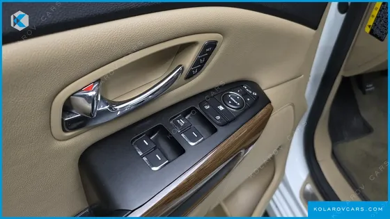KIA CARNIVAL GASOLINE 7-SEATER HI-LIMOUSINE