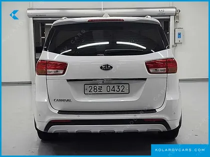 KIA CARNIVAL 9-SEATER NOBLESSE