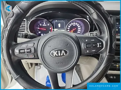 KIA CARNIVAL 9-SEATER NOBLESSE