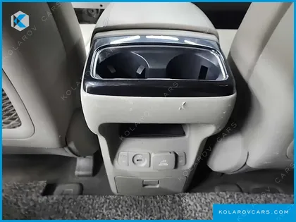 KIA CARNIVAL 9-SEATER NOBLESSE