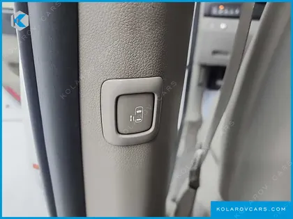KIA CARNIVAL 9-SEATER NOBLESSE
