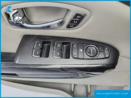 KIA CARNIVAL 9-SEATER NOBLESSE
