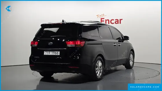 KIA CARNIVAL 11-SEATER LUXURY