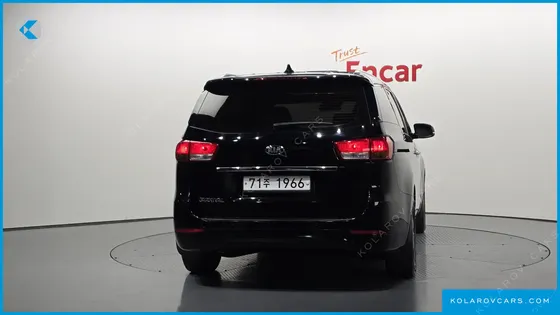KIA CARNIVAL 11-SEATER LUXURY