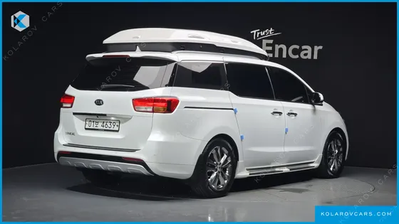 KIA CARNIVAL 9-SEATER OUTDOOR