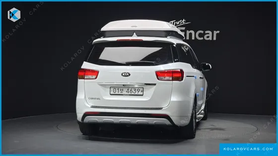 KIA CARNIVAL 9-SEATER OUTDOOR