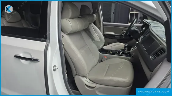 KIA CARNIVAL 9-SEATER OUTDOOR