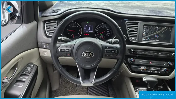 KIA CARNIVAL 9-SEATER OUTDOOR