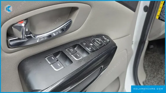 KIA CARNIVAL 9-SEATER OUTDOOR