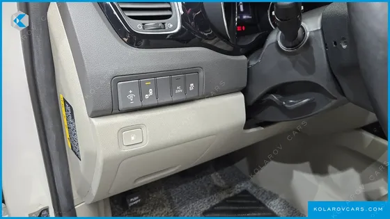 KIA CARNIVAL 9-SEATER OUTDOOR