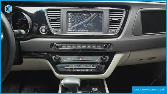 KIA CARNIVAL 9-SEATER OUTDOOR