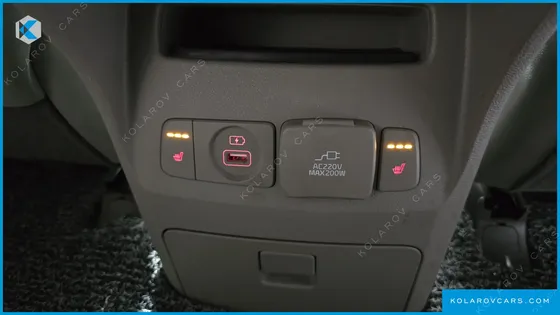 KIA CARNIVAL 9-SEATER OUTDOOR