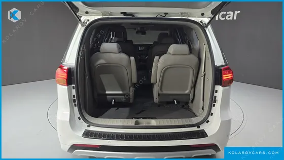 KIA CARNIVAL 9-SEATER OUTDOOR