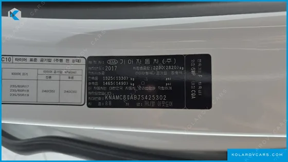 KIA CARNIVAL 9-SEATER OUTDOOR