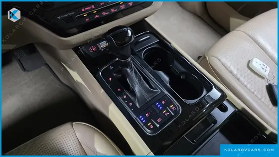 KIA CARNIVAL 9-SEATER NOBLESSE