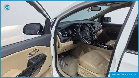 KIA CARNIVAL 9-SEATER NOBLESSE
