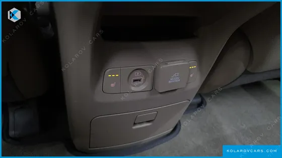 KIA CARNIVAL 9-SEATER NOBLESSE