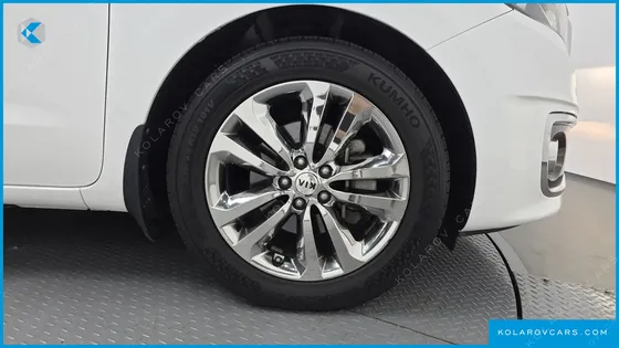 KIA CARNIVAL 9-SEATER NOBLESSE