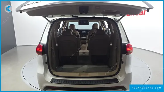KIA CARNIVAL 9-SEATER NOBLESSE