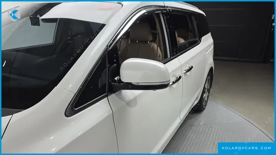 KIA CARNIVAL 9-SEATER NOBLESSE