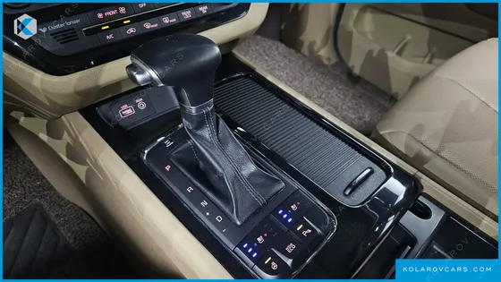 KIA CARNIVAL 7-SEATER LIMOUSINE