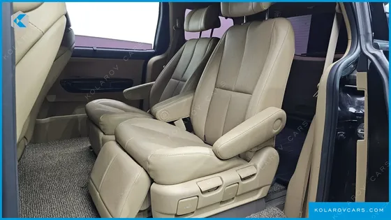 KIA CARNIVAL 7-SEATER LIMOUSINE