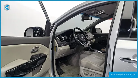 KIA CARNIVAL 9-SEATER PRESTIGE